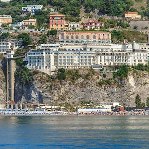 Lloyd'S Baia Hotel